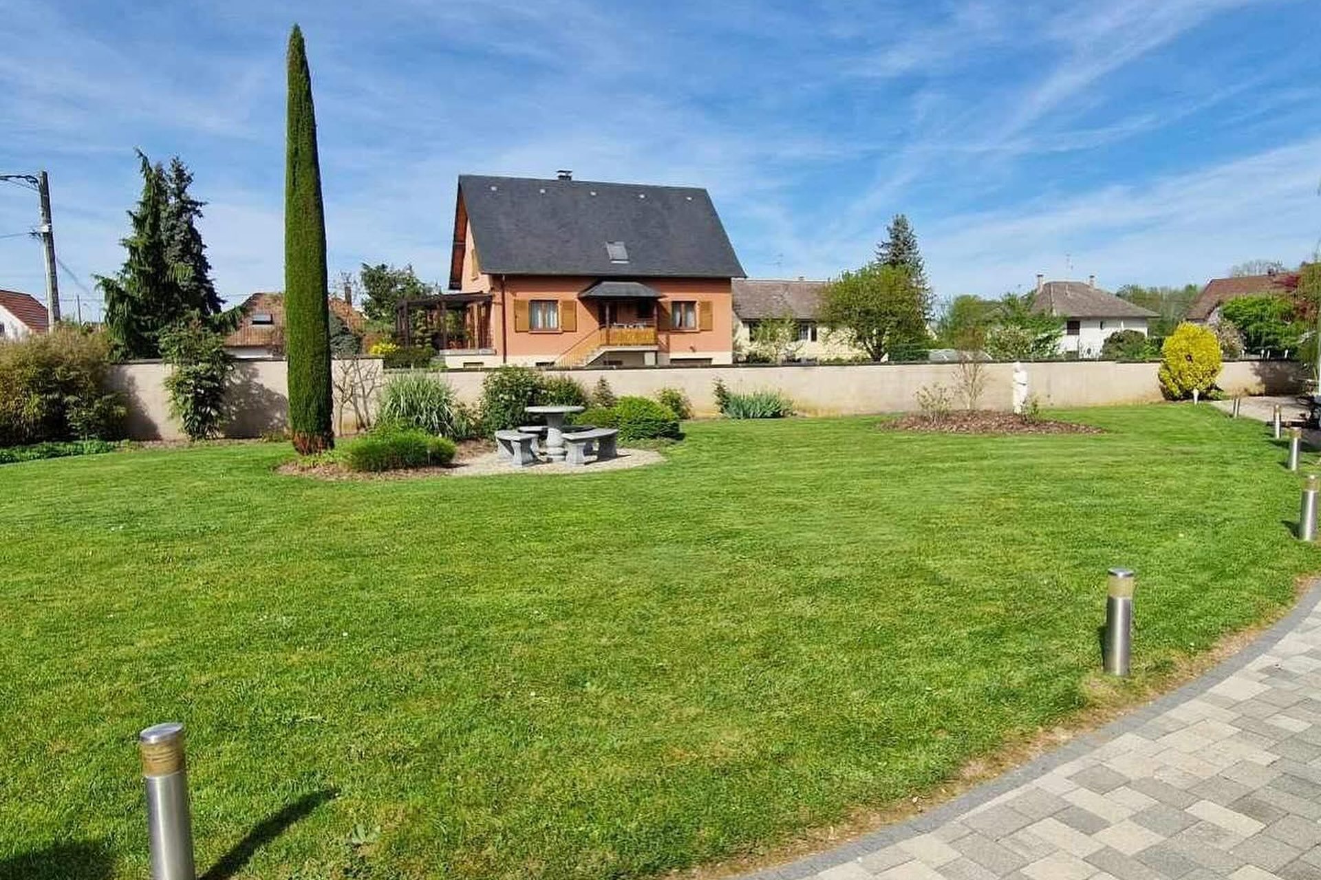 Jardin paysager réalisé par Saintpaul Espaces Verts en Alsace