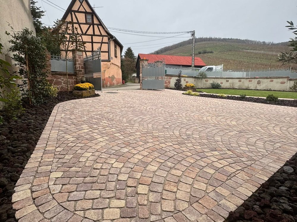 Pavage courbe multi-teintes